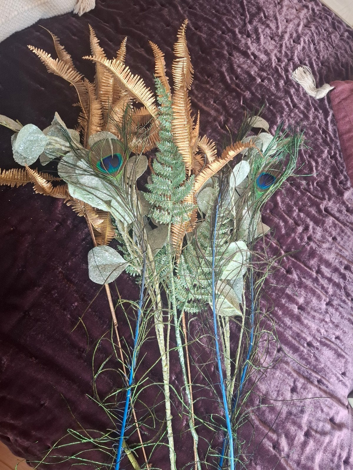 mooi bosje kunsttakken en pauw veren voor kerst , 75 cm hoog, Ophalen of Verzenden, Zo goed als nieuw