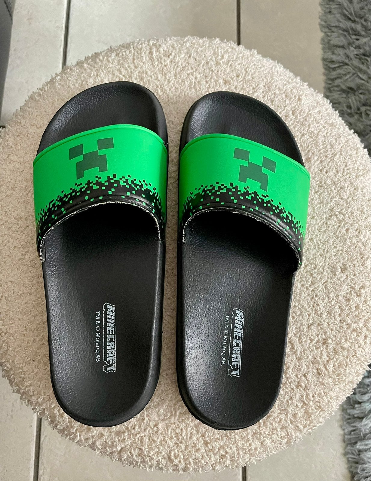 TE KOOP: slippers van Minecraft maat 35 ZGAN, Kinderen en Baby's, Overige typen, Ophalen of Verzenden, Zo goed als nieuw, Jongen