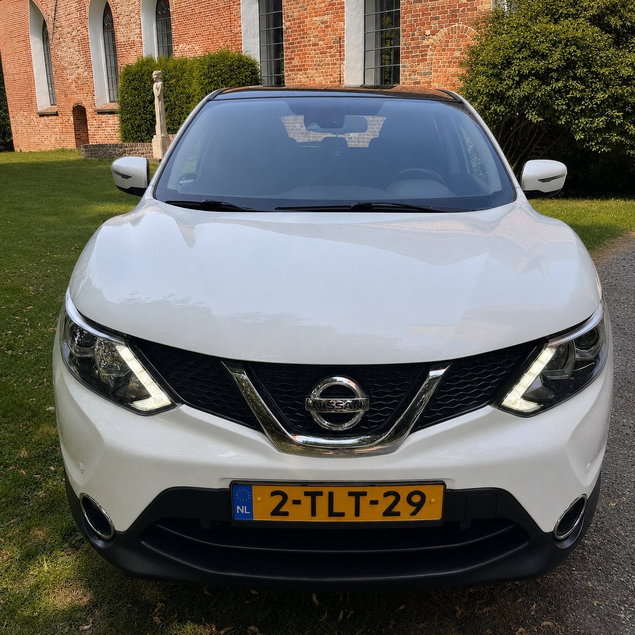Nissan Qashqai 1.2 Dig-t 85KW 2WD 2014 Wit, Voorwielaandrijving, Stof, Zwart, 4 cilinders