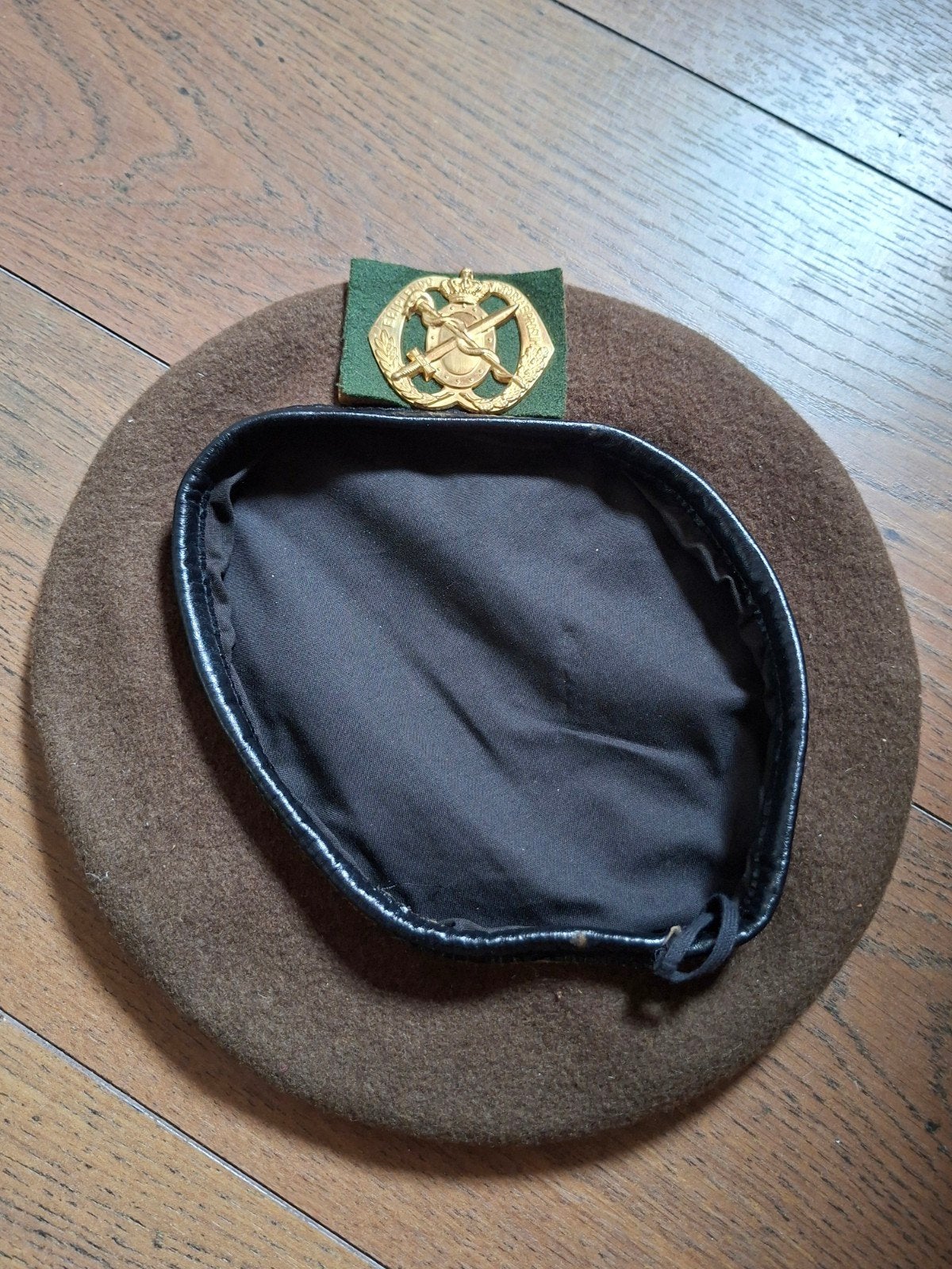 Baret Geneeskundige Dienst KL/Defensie 1994, Ophalen of Verzenden, Landmacht, Nederland, Embleem of Badge