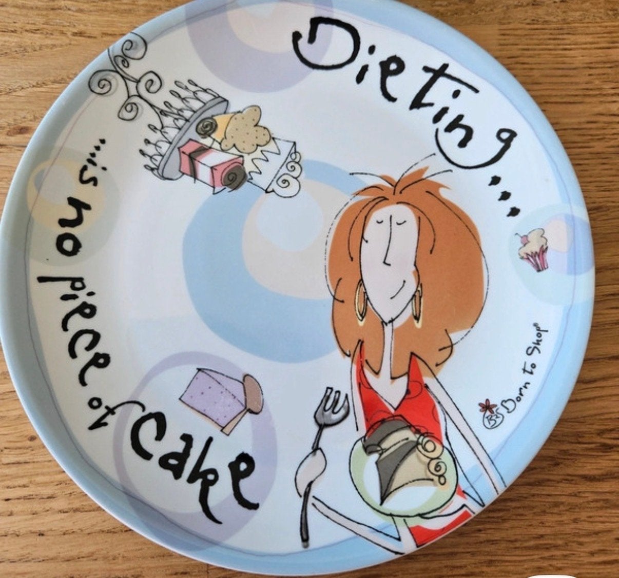 Grappig bord 'Dieting is no piece of cake' Born to shop, Gebruikt, Verzenden, Keramiek, Bord(en)
