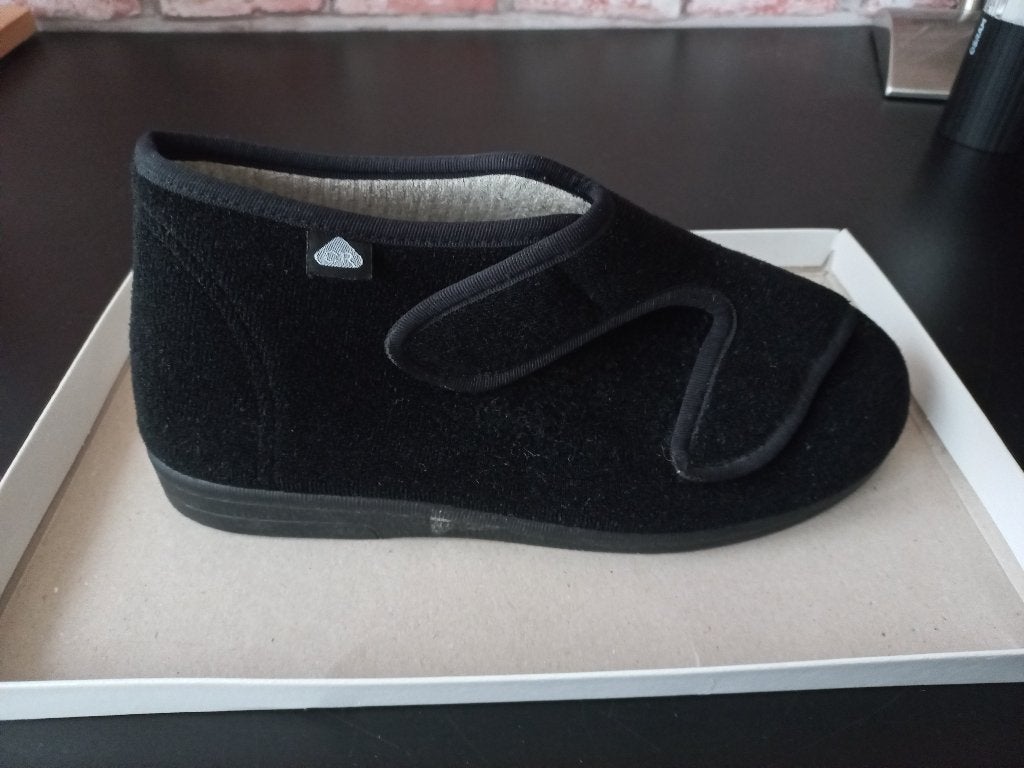 Pantoffels Dames, Zwart, Ophalen of Verzenden, Zo goed als nieuw, Hartjes