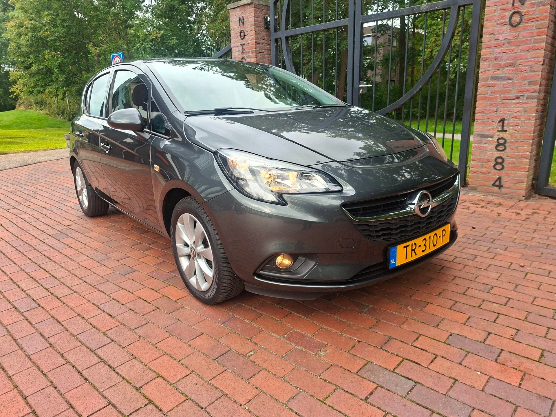 Foto 10 van Opel Corsa 1.4 Favourite 5 Deurs Airco Trekhaak Navigatie
