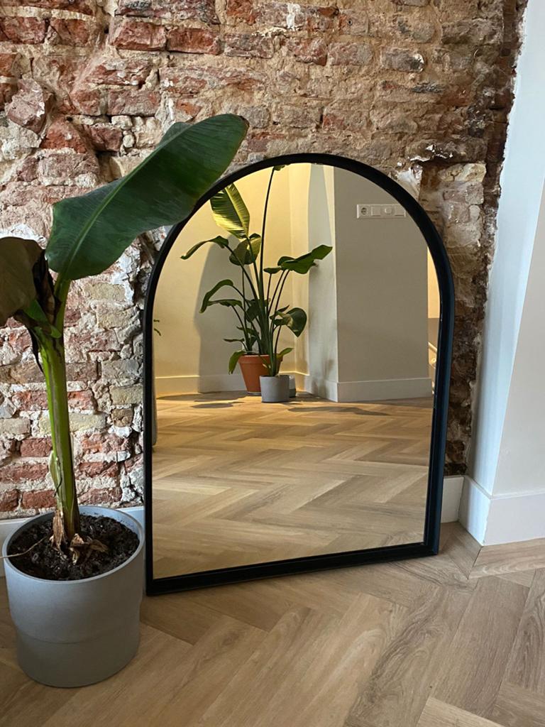 Stalen Boogspiegel, Huis en Inrichting, Woonaccessoires | Spiegels, 100 tot 150 cm, Ophalen of Verzenden, Zo goed als nieuw, Overige vormen