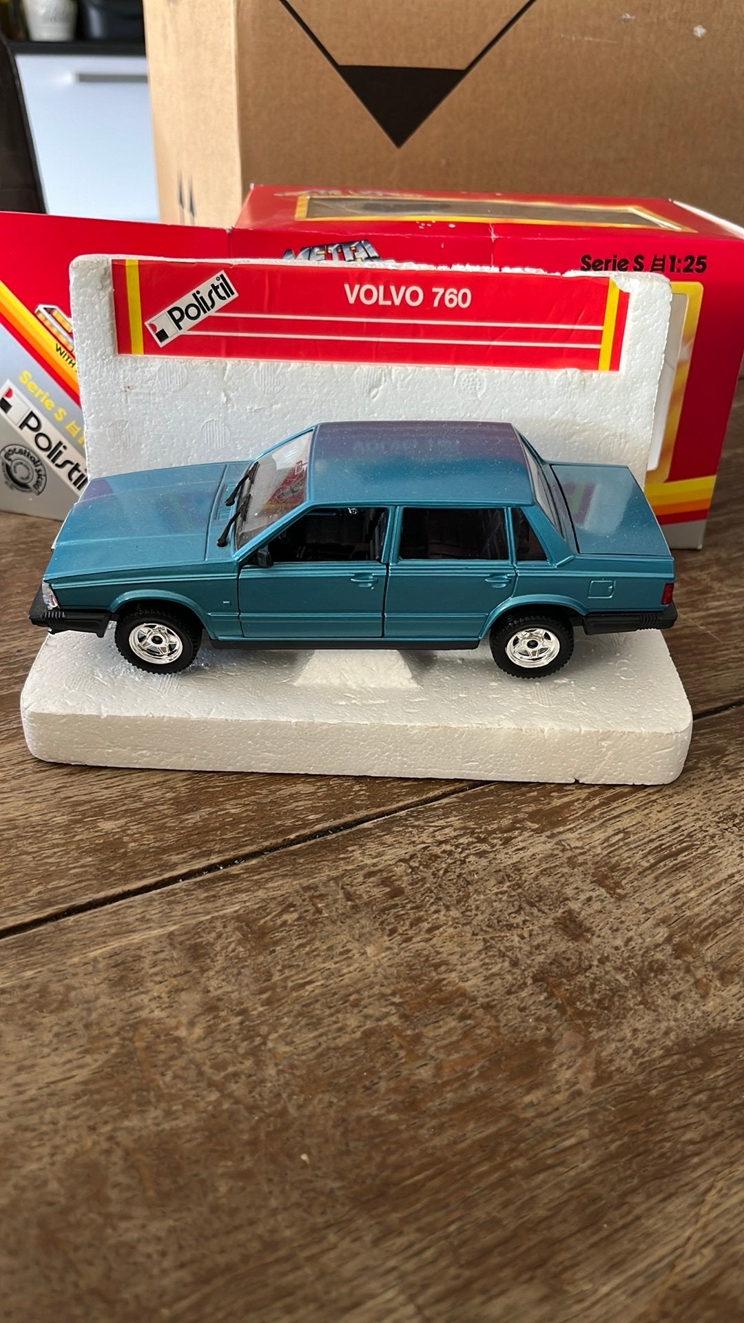 Polistil series s 1/25 Volvo 760 nieuw in de doos, Hobby en Vrije tijd, Modelauto's | 1:24, Ophalen of Verzenden, Zo goed als nieuw