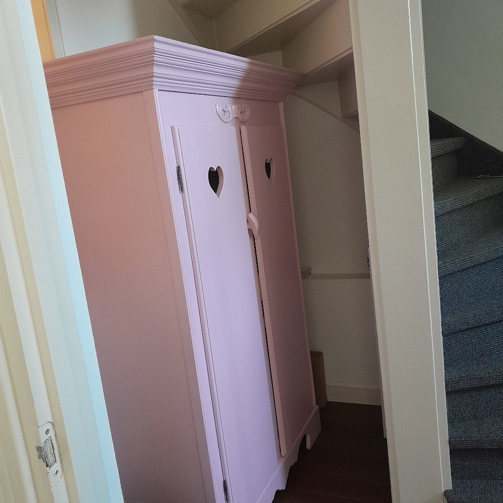 Opsetims houten kledingkast brocant met hartjes, Huis en Inrichting, Kasten | Kledingkasten, Ophalen, Met deur(en), Gebruikt, 100 tot 150 cm