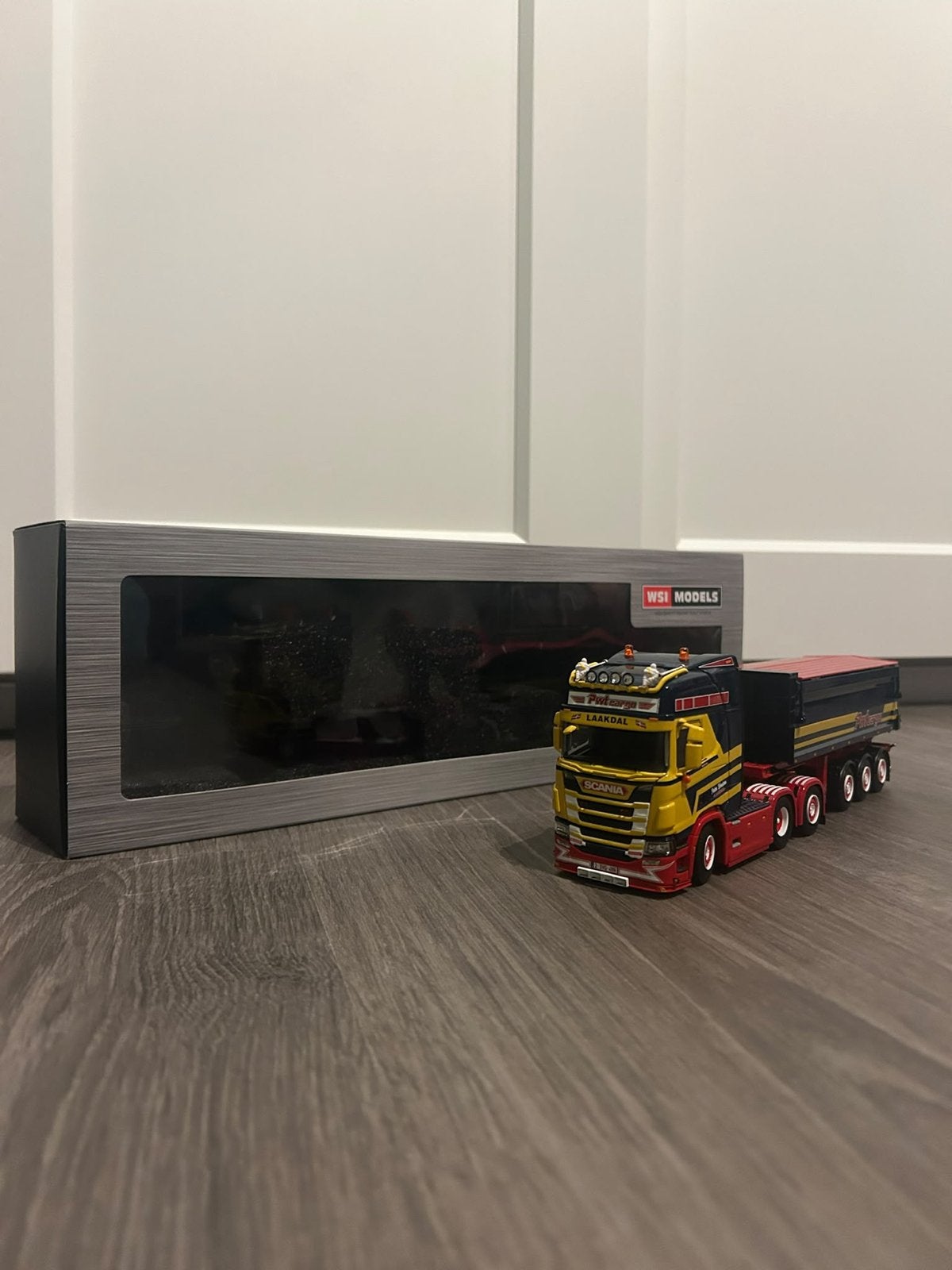 WSI Models Scania Vrachtwagen met Trailer van PWT, Hobby en Vrije tijd, 1:32 tot 1:50, Zo goed als nieuw, Truck, Ophalen