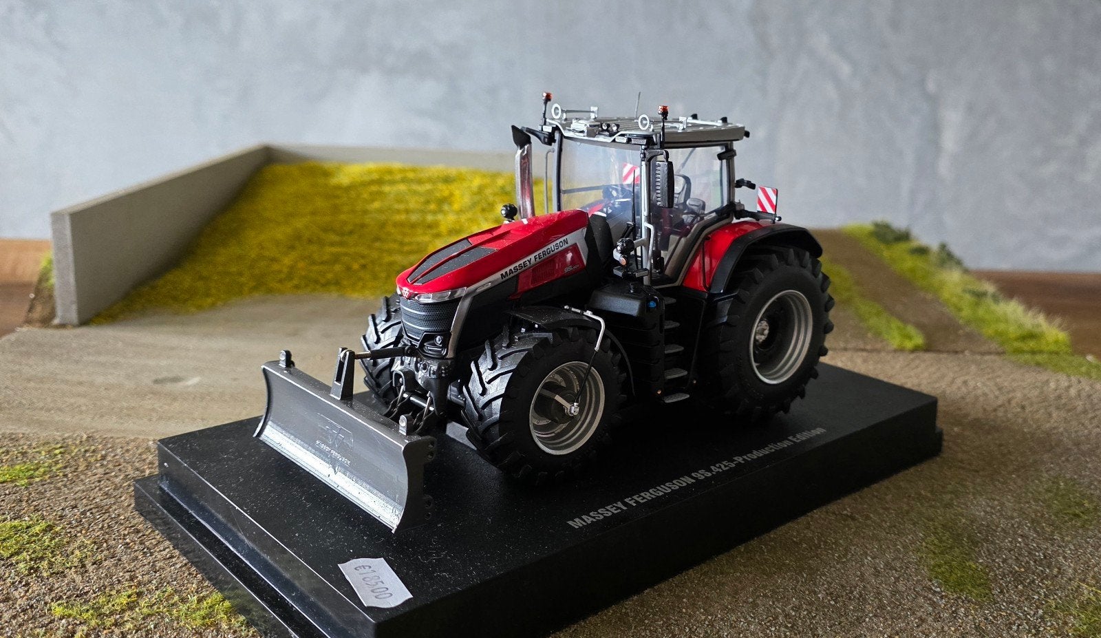 Verbouwde Massey Ferguson 9S.425 1:32, Ophalen of Verzenden, Nieuw, Tractor of Landbouw, Universal Hobbies