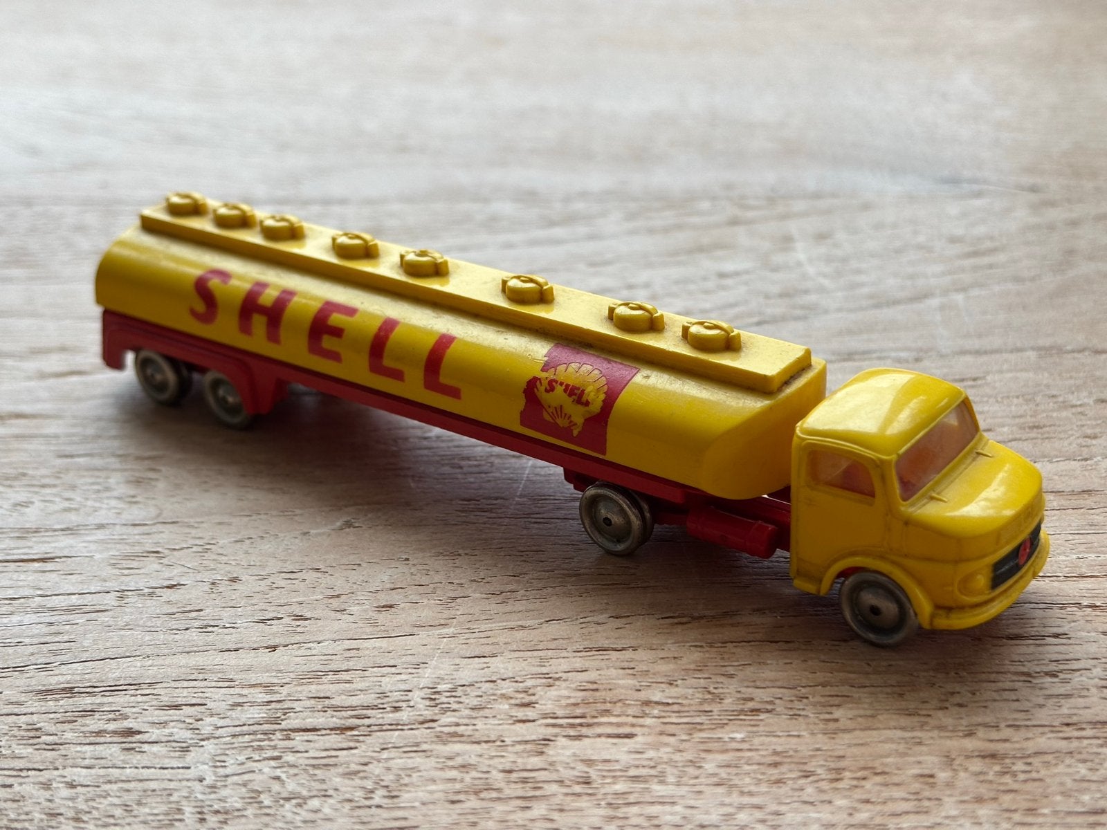 Vintage LEGO Mercedes Benz Shell Tankwagen Geel lego 649, Ophalen of Verzenden, Gebruikt, Bus of Vrachtwagen, Overige merken