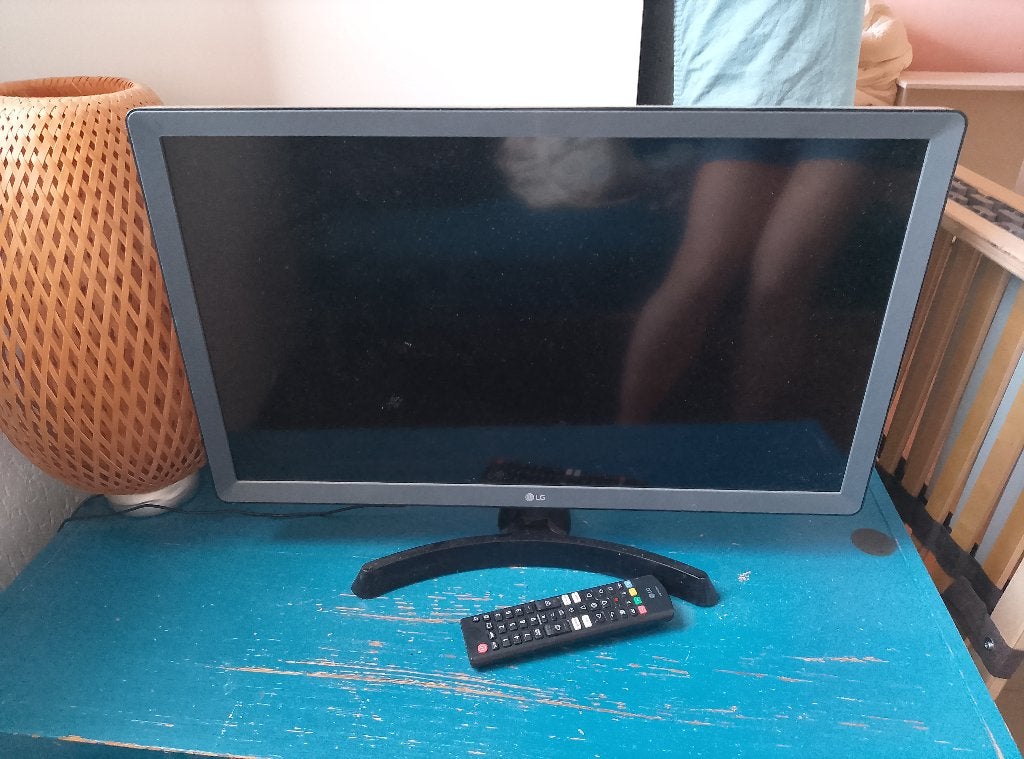 LG 24TQ510S-PZ.AEU smarttv 24 inch, Audio, Tv en Foto, Televisies, Ophalen, 50 Hz, Zo goed als nieuw, Minder dan 40 cm