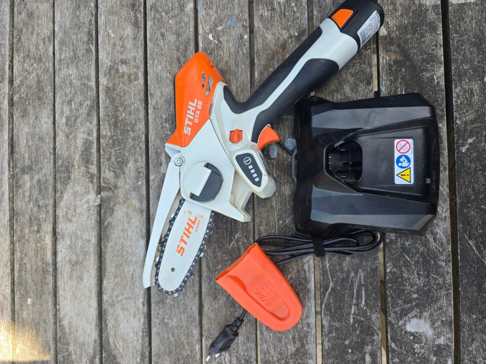 Stihl GTA 26 Accu Snoeizaag met Lader, Ophalen of Verzenden, Zo goed als nieuw, Tuinieren en Tuinplanten
