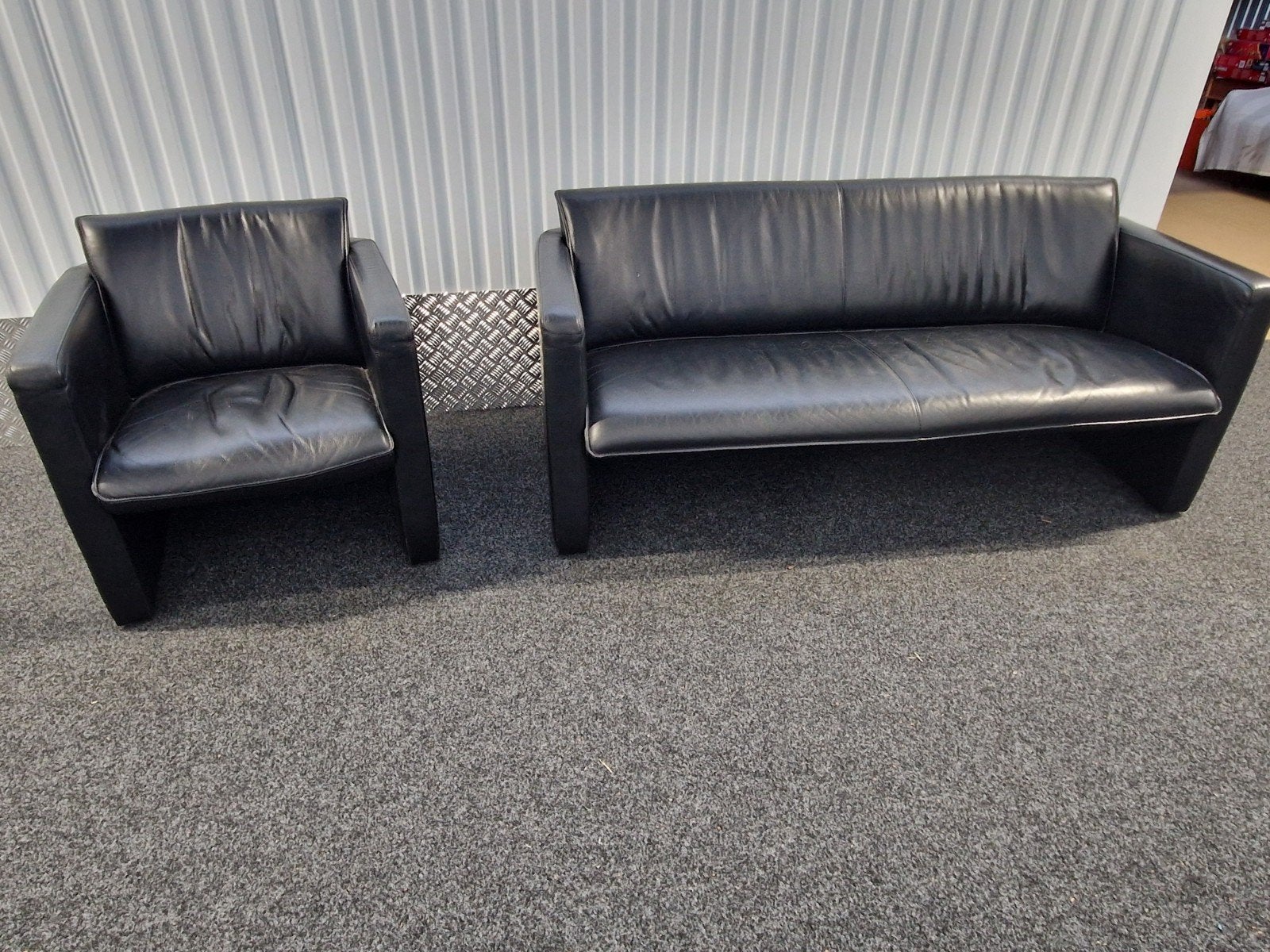 Foto 2 van Leolux 3-zits bank en fauteuil - Fiabo - Zwart leer