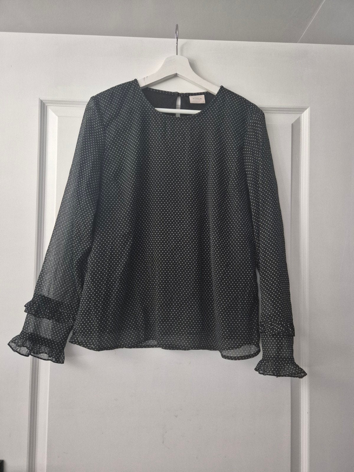 Vila blouse lange mouw zwart witte stippen - Mt 42, Zwart, Vila, Maat 42/44 (L), Ophalen of Verzenden