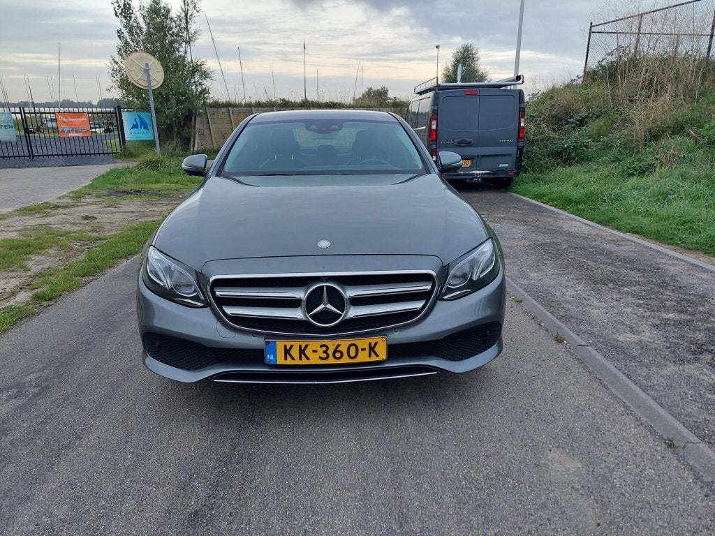 Mercedes-Benz E-Klasse 2.0 E200 Sedan AUT 2016 Grijs, Auto's, Zwart, 4 cilinders, 1505 kg, Leder en Stof