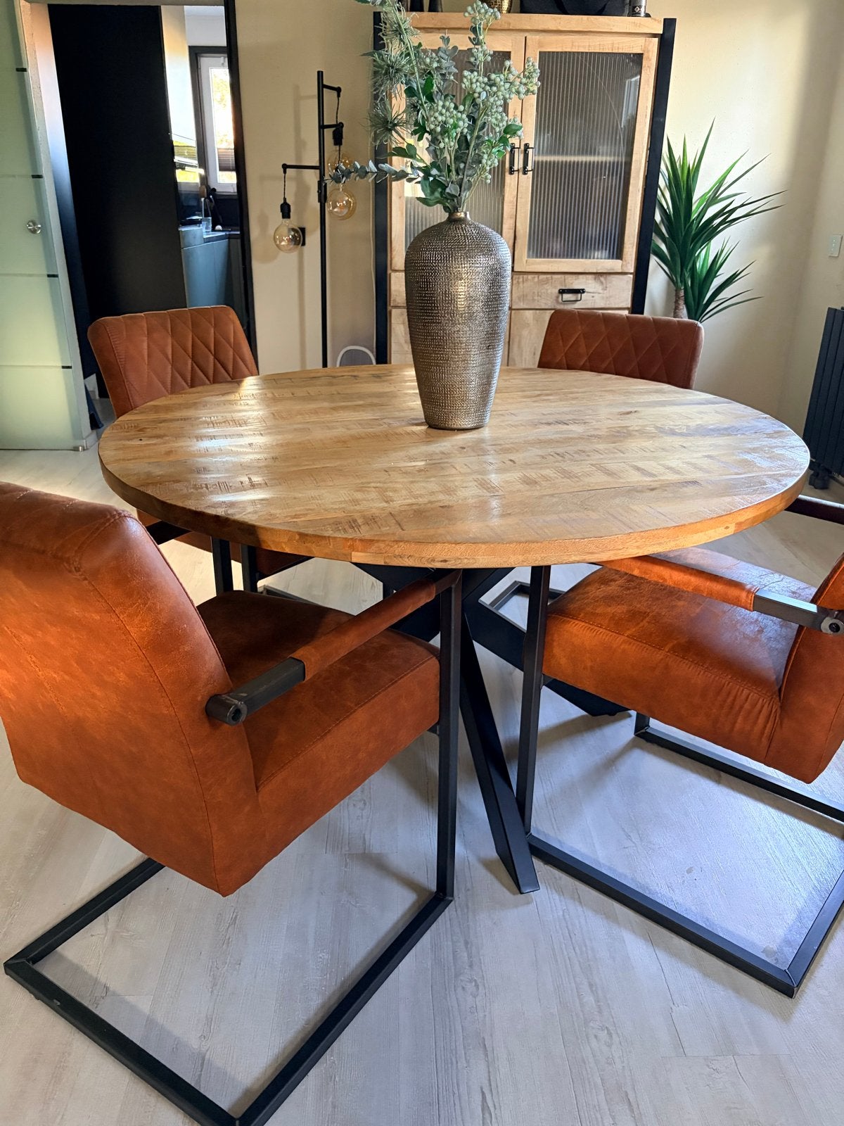 Complete eethoek: mangohouten tafel (140cm) met 4 cognac sto, Huis en Inrichting, Ophalen, Gebruikt, Industrieel, modern, robuust