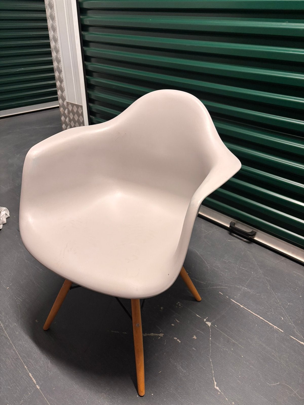 Eames replica stoel, Huis en Inrichting, Stoelen, Ophalen, Kunststof, Zo goed als nieuw, Eén