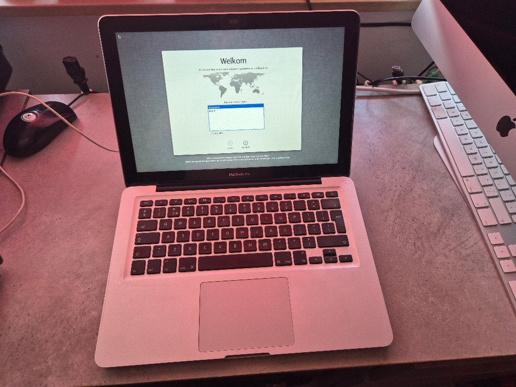 Macbook A1278 (geen emc achterop dus geen idee welk model), 2 tot 3 Ghz, 13 inch, Onbekend, Ophalen