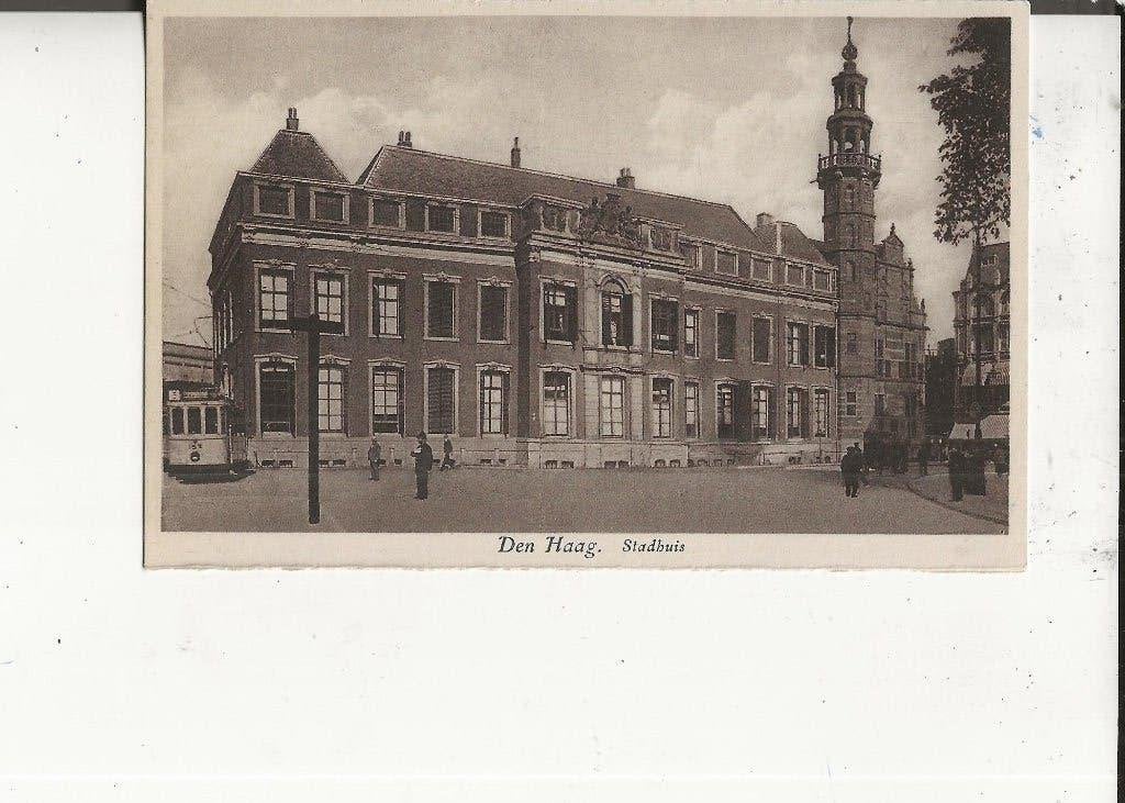 Den Haag Stadhuis met tram en agent A Klitzsch, Verzamelen, Ophalen of Verzenden, 1920 tot 1940, Ongelopen, Zuid-Holland