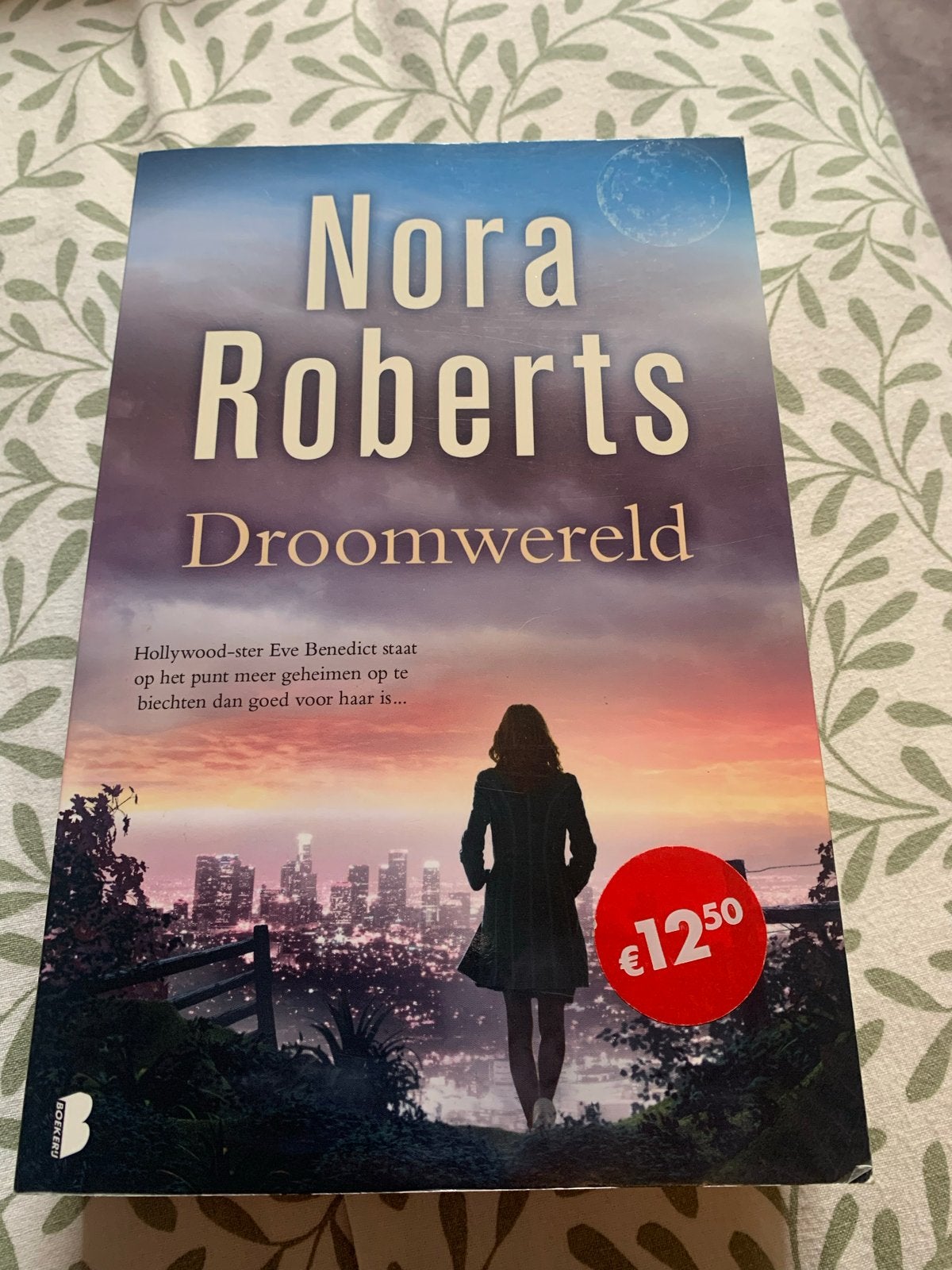 Nora Roberts - Droomwereld, Ophalen of Verzenden, Gelezen, Nederland