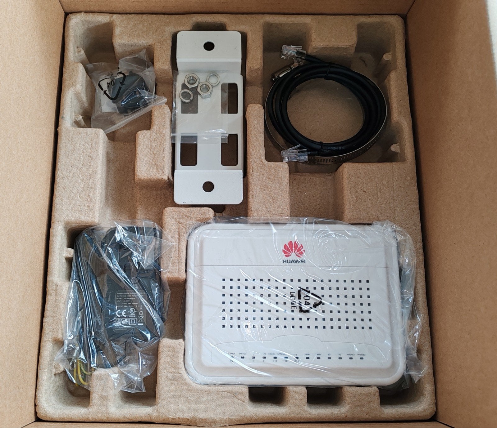 Huawei B2338-168 FDD/TD-LTE Outdoor CPE 4G modem/router wifi, Verzenden, Nieuw, Router met modem, Huawei