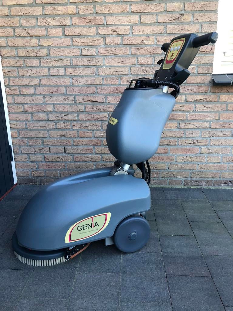 Schrobmachine Fimap Genia B  nieuwe onderhoudsvrije batterij, Ophalen, Zo goed als nieuw
