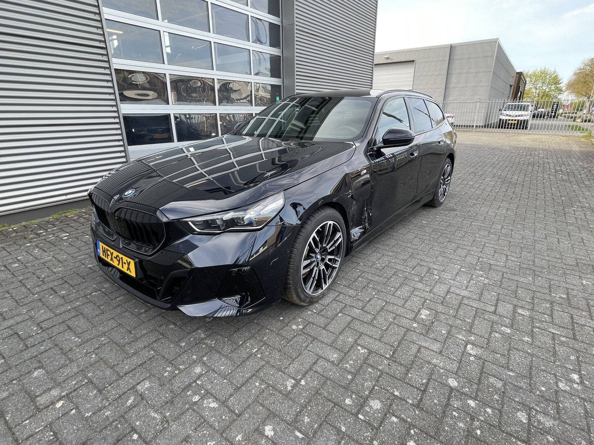 BMW 5 Serie Touring 530e M Sport Edition (bj 2025), 1998 cc, Zwart, Stationwagon, Hybride Elektrisch/Benzine