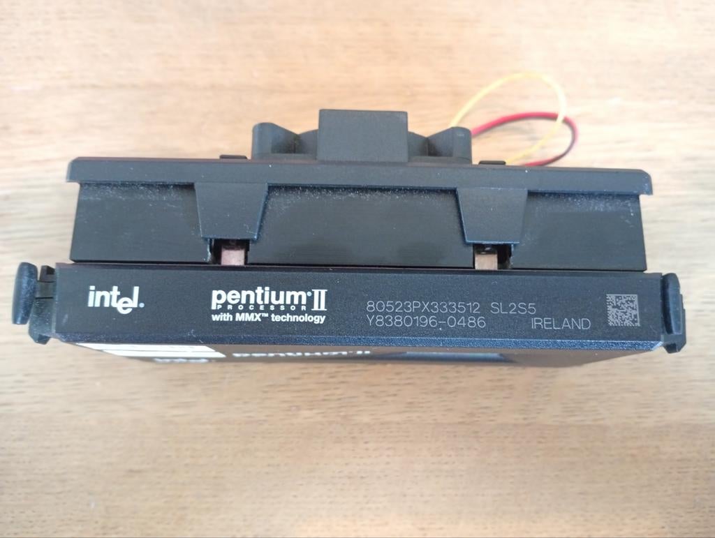 Intel Pentium II Processor 333 met Cooler Master Koeler, Ophalen of Verzenden, Gebruikt, Intel Pentium II 80523PX333512 SL255