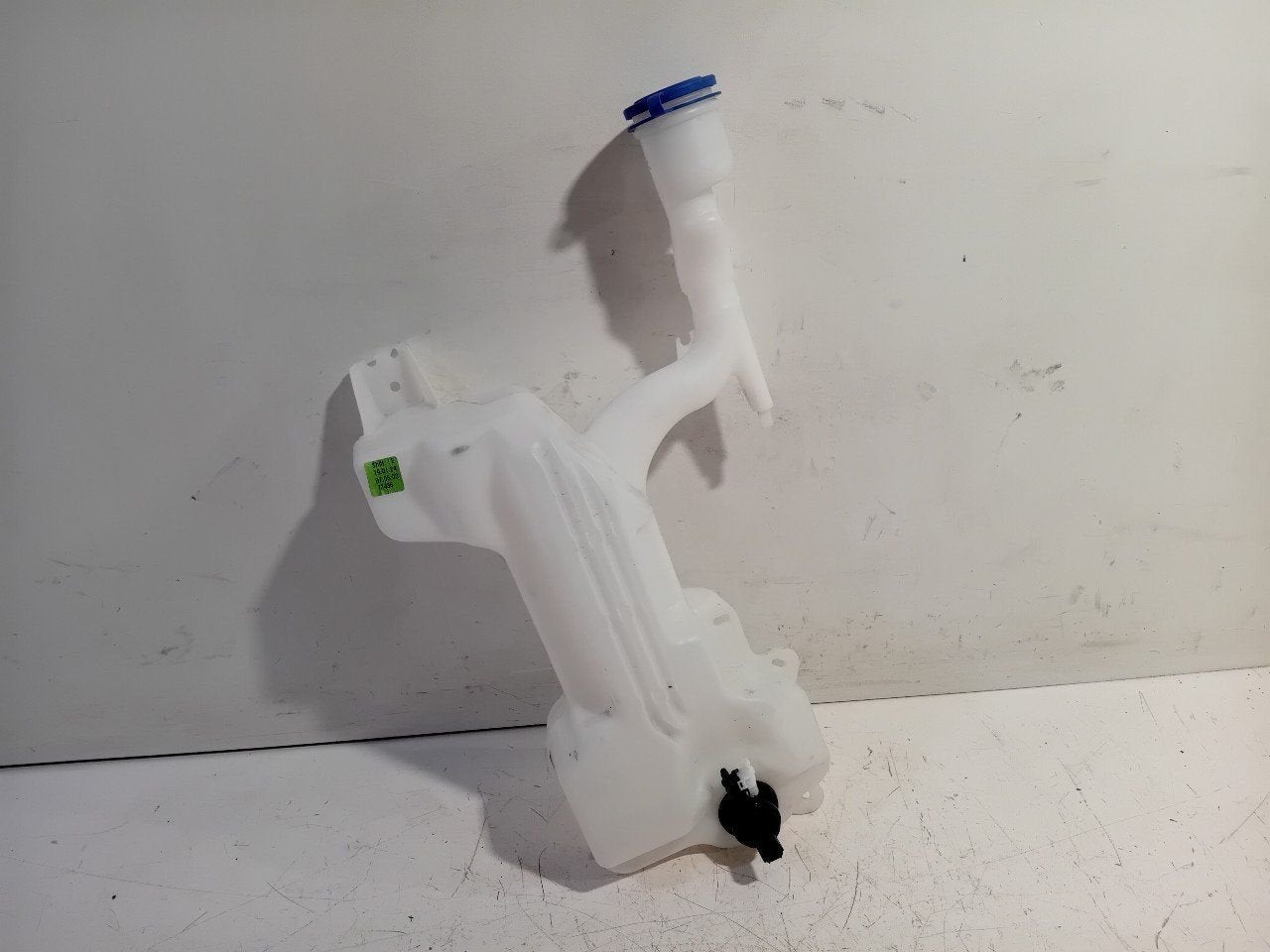 Ruitensproeierpomp + reservoir Ford Puma, Onderdelen@venauto.nl, Van der Ven Autorecycling B.V., Gebruikt, Ettenseweg 76, 4706 PB Roosendaal, The Netherlands