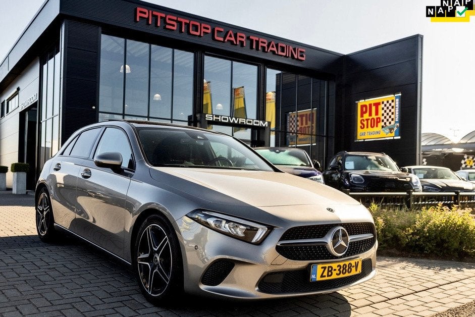 Mercedes-Benz A-klasse 180 AMG velgen, Pano, Carplay NL Auto, 136 pk, Gebruikt, 4 cilinders, Automatische klimaatregeling