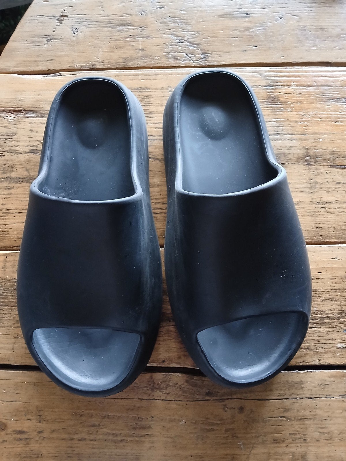 Zwarte slippers draagmaat 41, Slippers, Zwart, Ophalen of Verzenden, Zo goed als nieuw