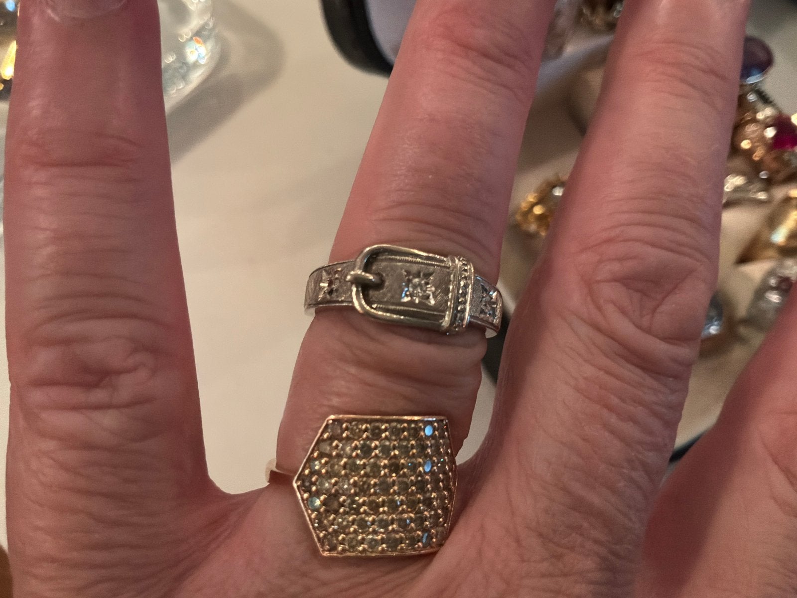 Unieke gouden ring gespring wit goud 3 Briljanten 18 k 750, Verzenden, Zo goed als nieuw, 17 tot 18, Met edelsteen