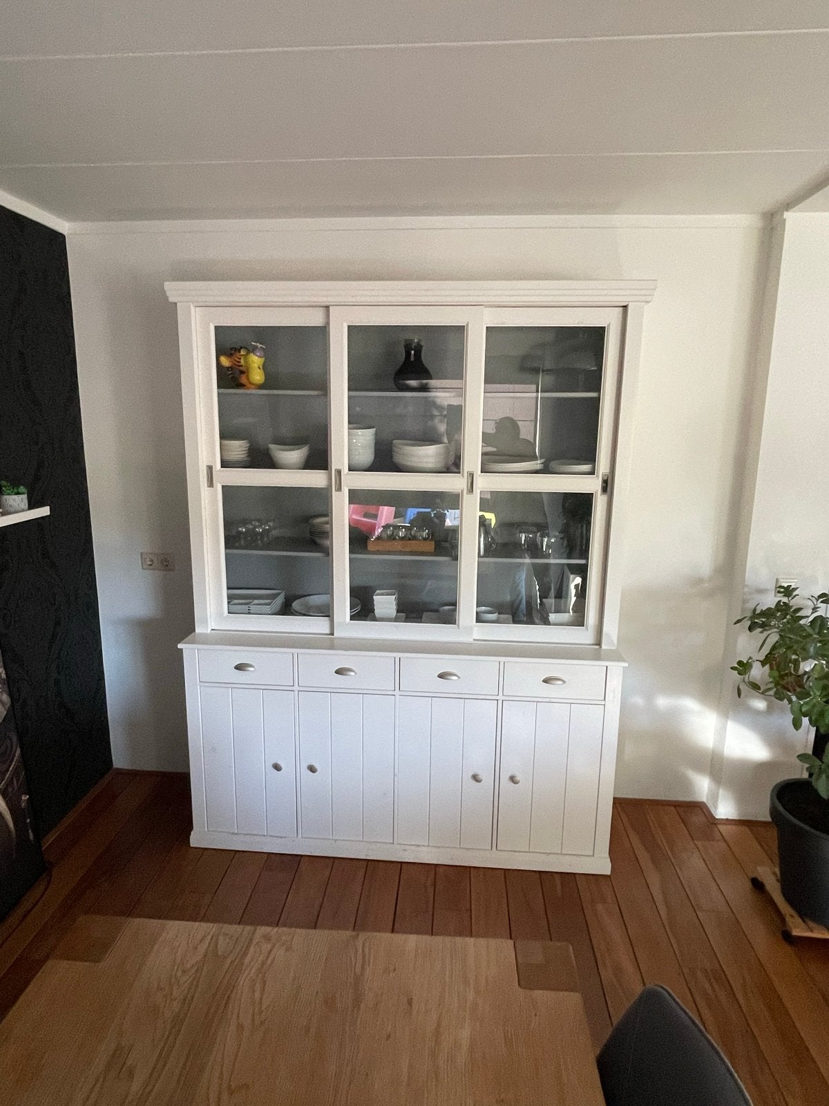 Witte buffetkast met glazen schuifdeuren en lades, Huis en Inrichting, Kasten | Buffetkasten, Ophalen, Gebruikt, Met lade(s), 150 tot 200 cm