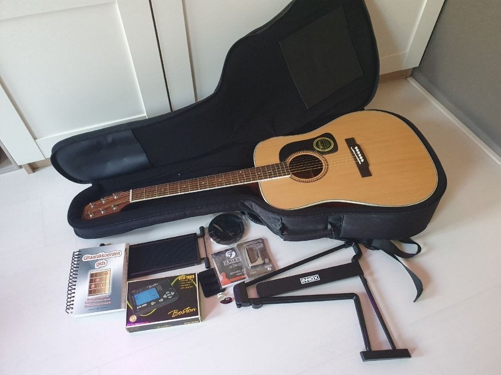 Washburn westerngitaar, inclusief accesoires, Ophalen, Gebruikt, Western- of Steelstringgitaar, Met koffer