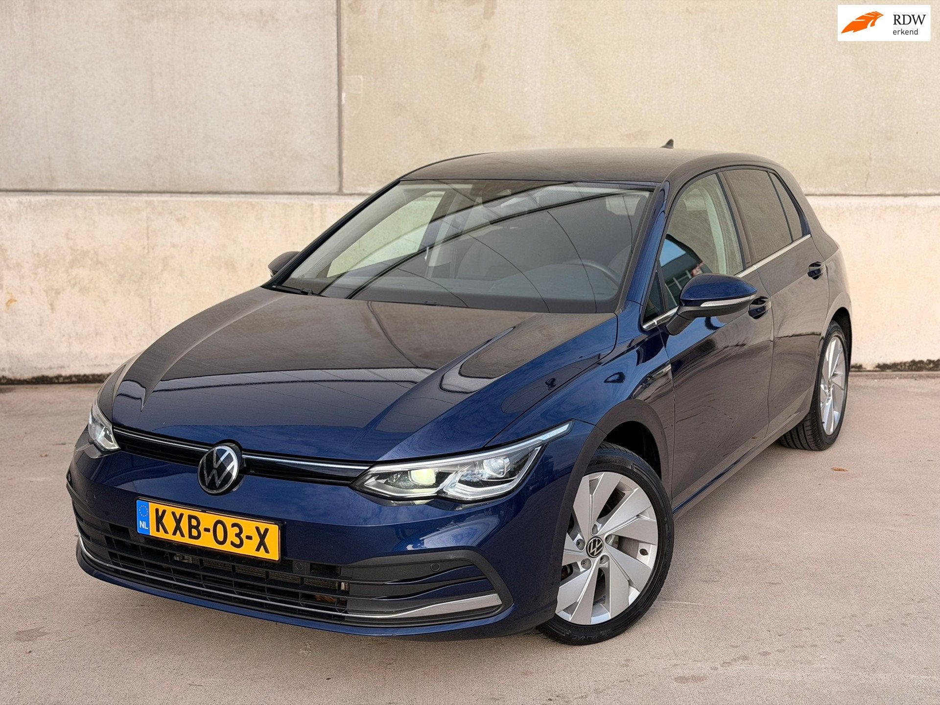 Volkswagen Golf 1.5 eTSI DSG IQ Light Memory Massage Sfeer A, Auto's, Euro 6, 4 cilinders, 150 pk, Blauw