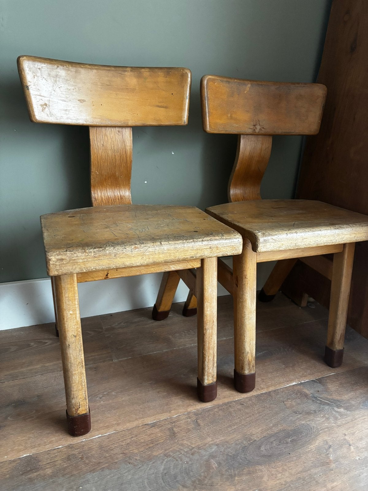 Vintage houten kinderstoelen (2 stuks), Ophalen