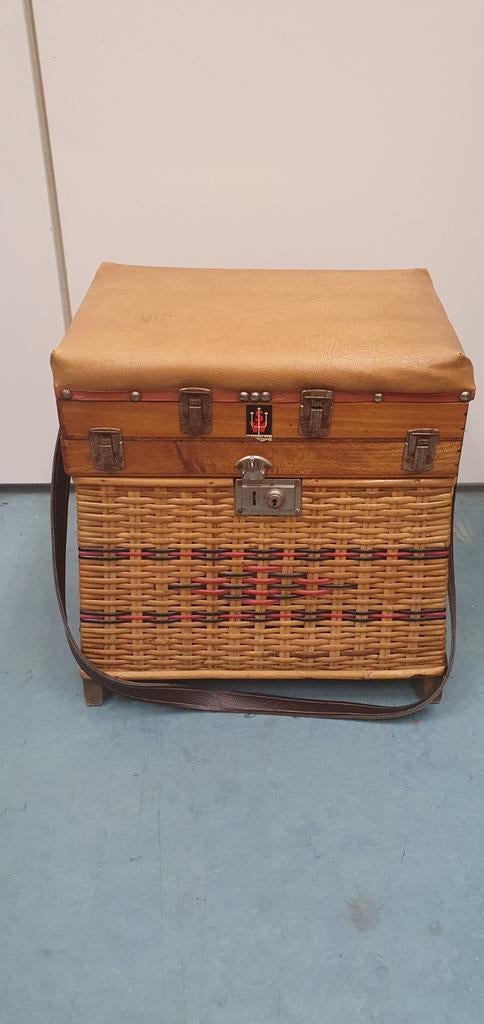 Vintage rieten viskoffer/ zitting, Ophalen of Verzenden, Gebruikt, Overige typen