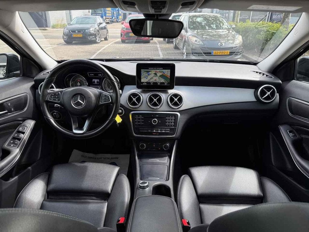 Mercedes-Benz GLA-klasse 180 AMG LED/LMV18/CAM/LEER/NAV/PANO, Auto's, Mercedes-Benz, 12 maanden, 4 cilinders, 1335 kg, SUV of Terreinwagen