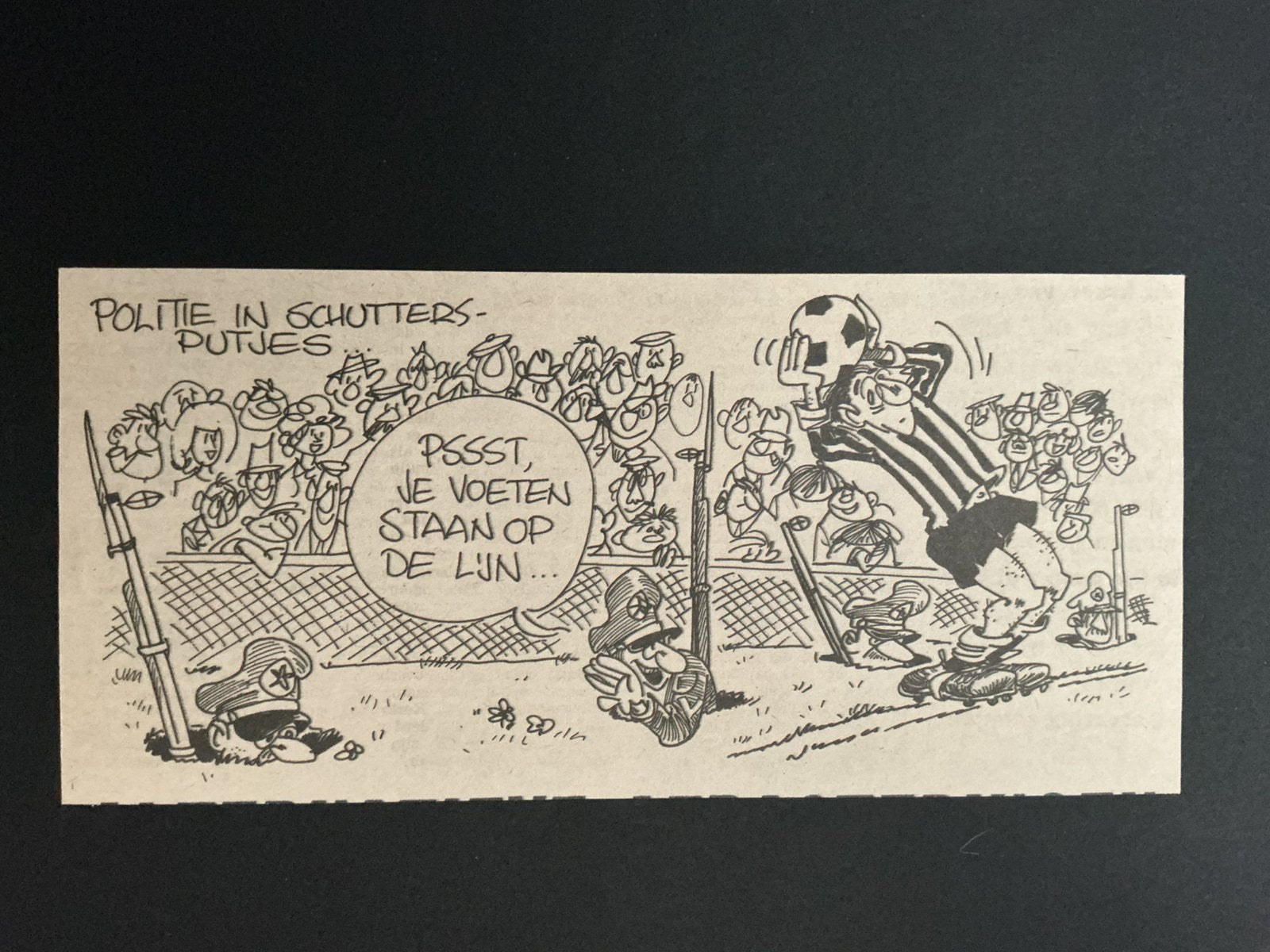 Voetbal karikatuur Dik Bruynesteyn Politie augustus 1970, Ophalen of Verzenden, 1960 tot 1980, Knipsel(s)
