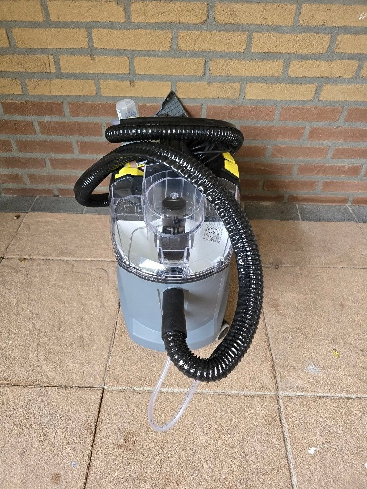 Te huur Karcher tapijtreiniger, Ophalen, Nieuw