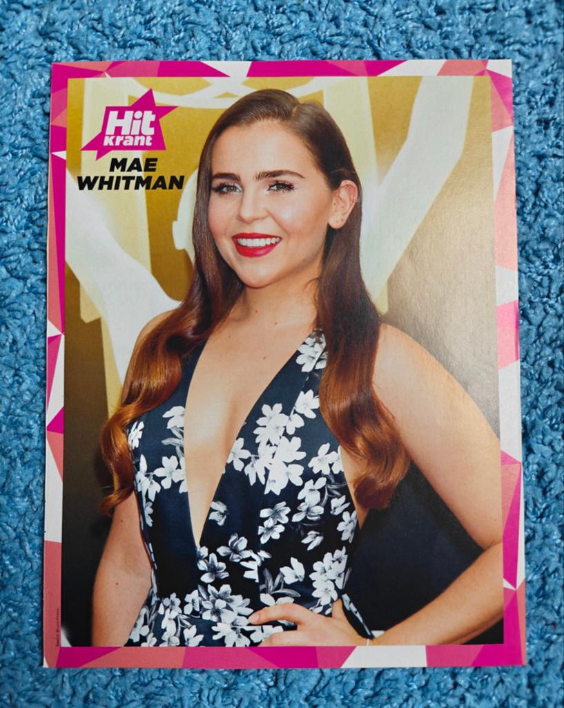 Mae Whitman poster hitkrant, Rechthoekig Staand, A4 of kleiner, Nieuw, Ophalen of Verzenden