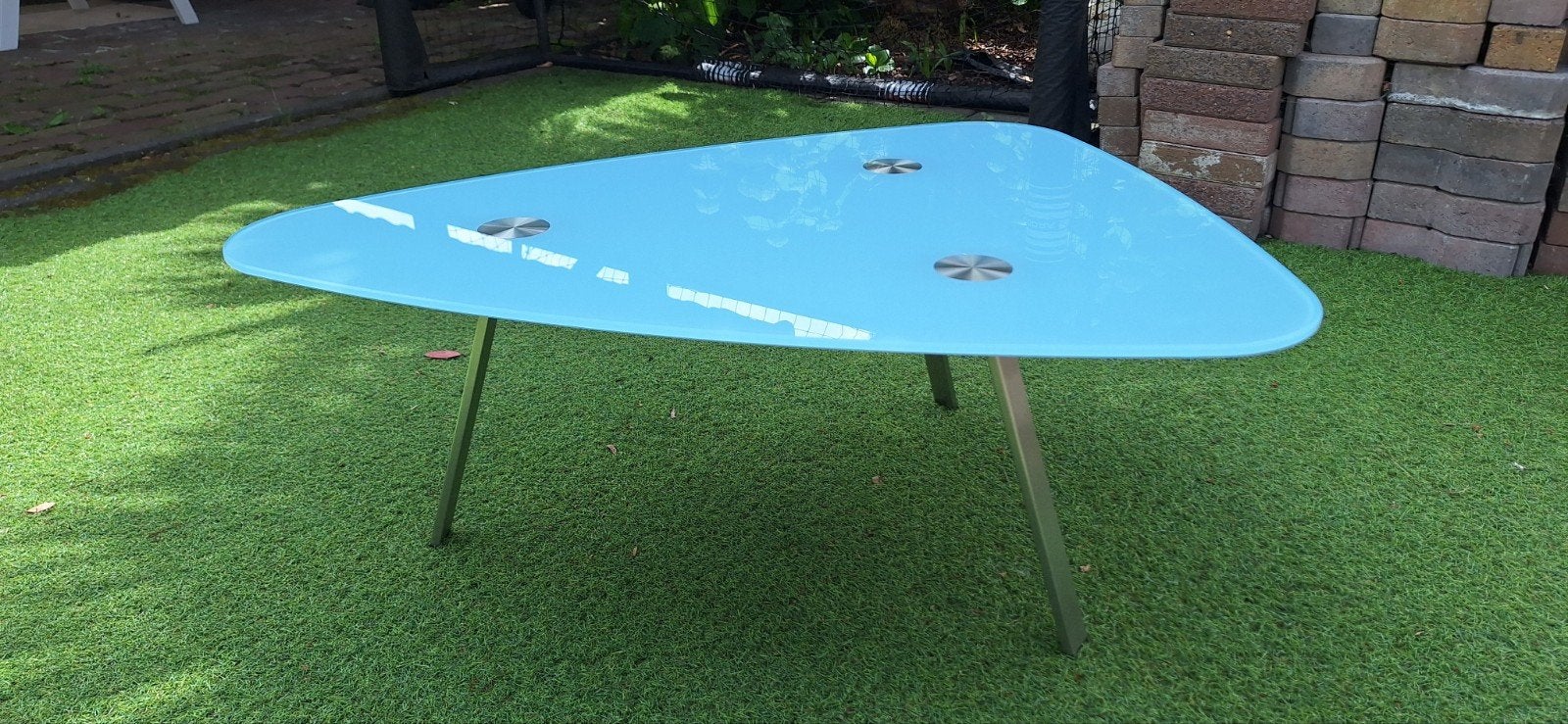 Glazen salontafel hemelsblauw met chromen poten, Gebruikt, 50 tot 100 cm, Glas, Overige vormen