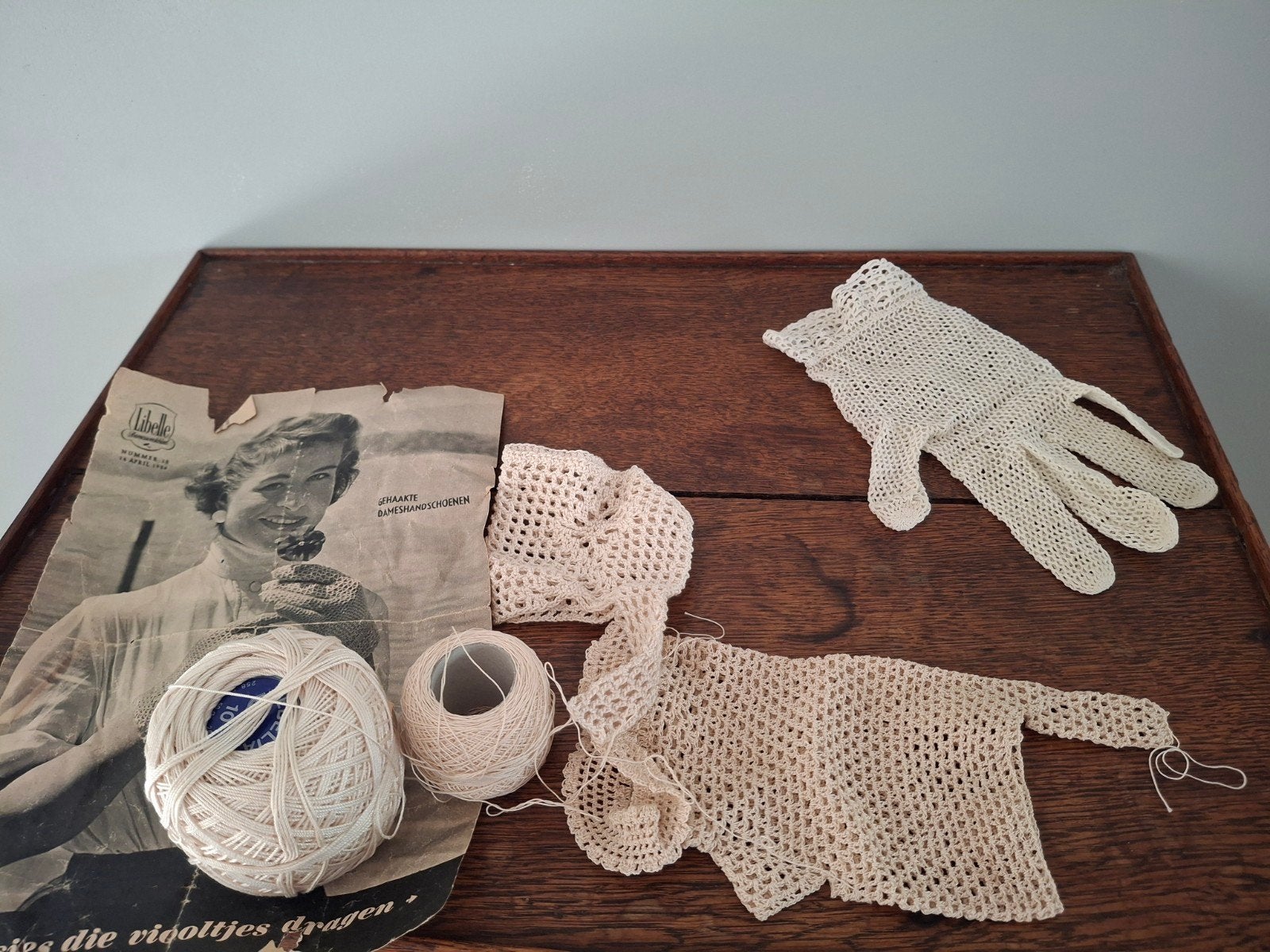 Vintage haakpatroon en garen voor handschoenen, Ophalen of Verzenden, Gebruikt, Haken, Patroon of Boek