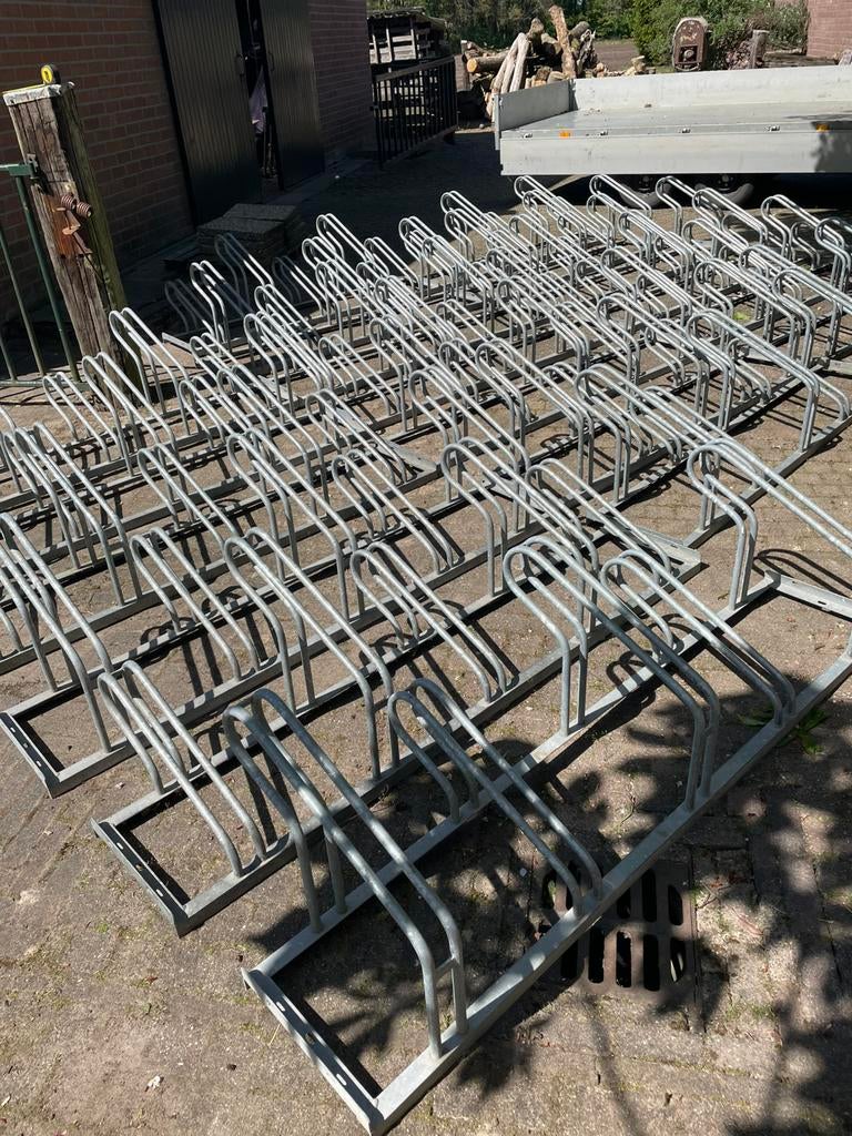 Verzinkte fietsenrekken fietsenrek met bevestigingsbeugels, Ophalen, Zo goed als nieuw