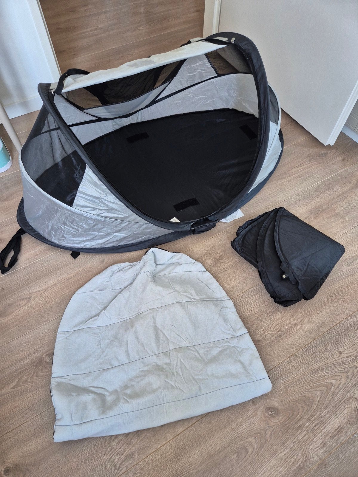 Deryan Luxe Reisbedje met zelfopblaasbaar matras, Caravans en Kamperen, Ophalen, Gebruikt