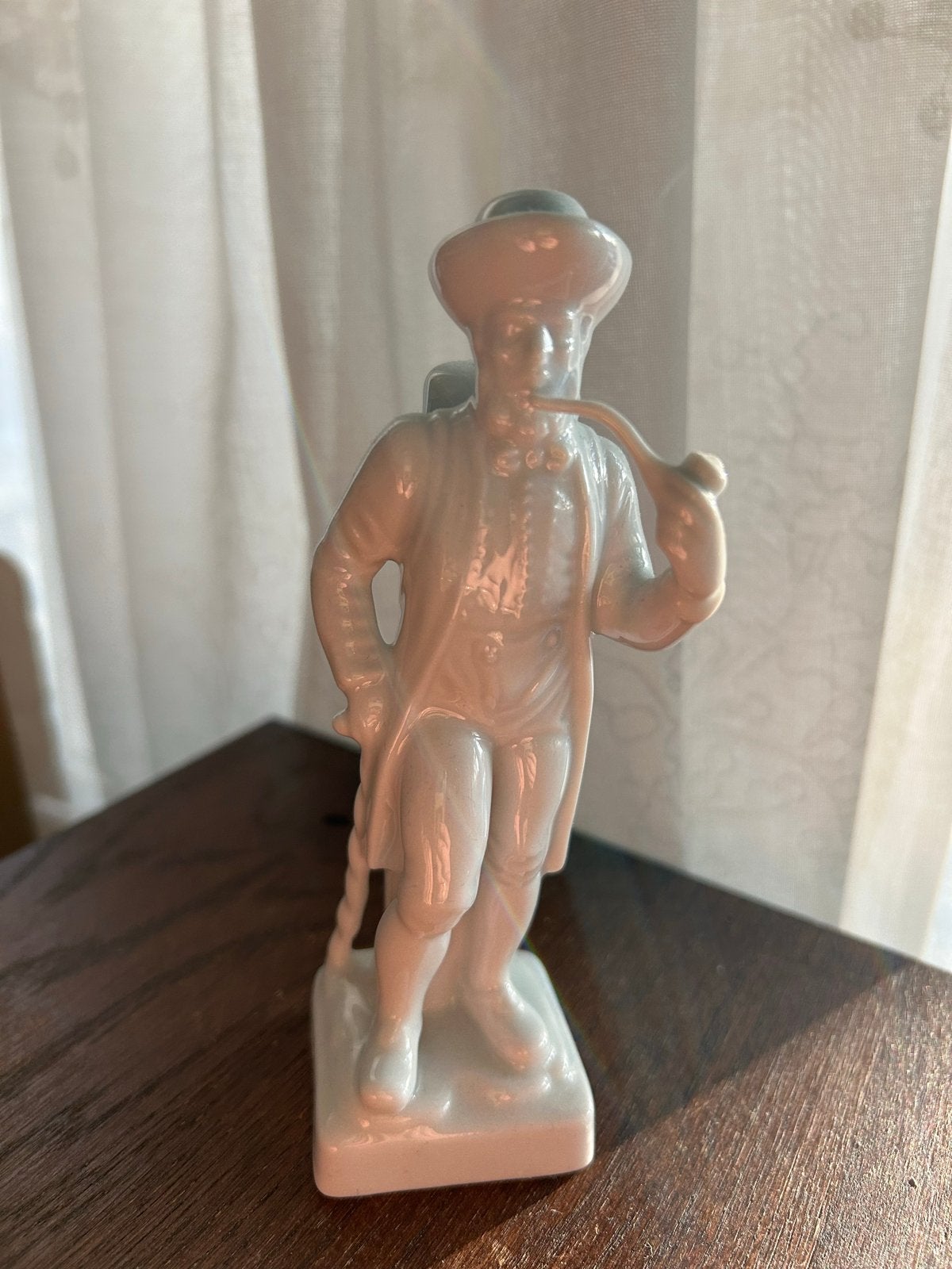 Vintage Porseleinen Beeldje Man met Pijp en Rugzak, Antiek en Kunst, Ophalen