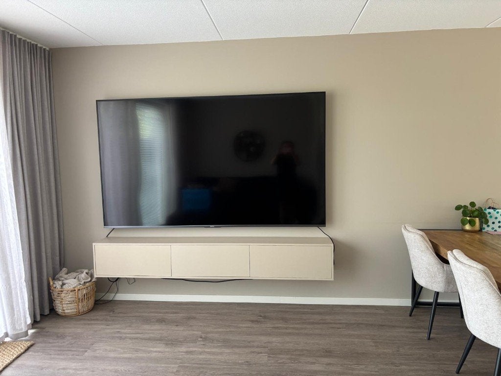 Hisense 100E7NQ Pro 100" 4K QLED 144Hz, QLED, 120 Hz, Zo goed als nieuw, 100 cm of meer