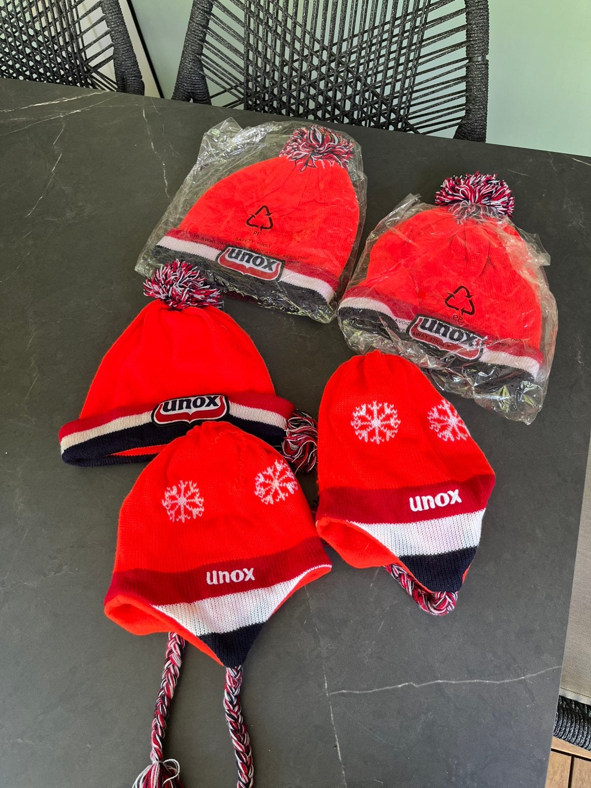 5x Unox muts met o.a. zeldzame Winter Efteling editie, Ophalen of Verzenden, Zo goed als nieuw, Overige maten, Muts