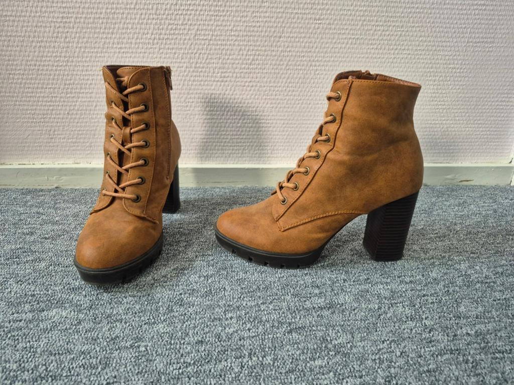 Bruine veterlaarzen met hak - Primark - Maat 39, Kleding | Dames, Bruin, Primark, Lage of Enkellaarzen, Ophalen of Verzenden