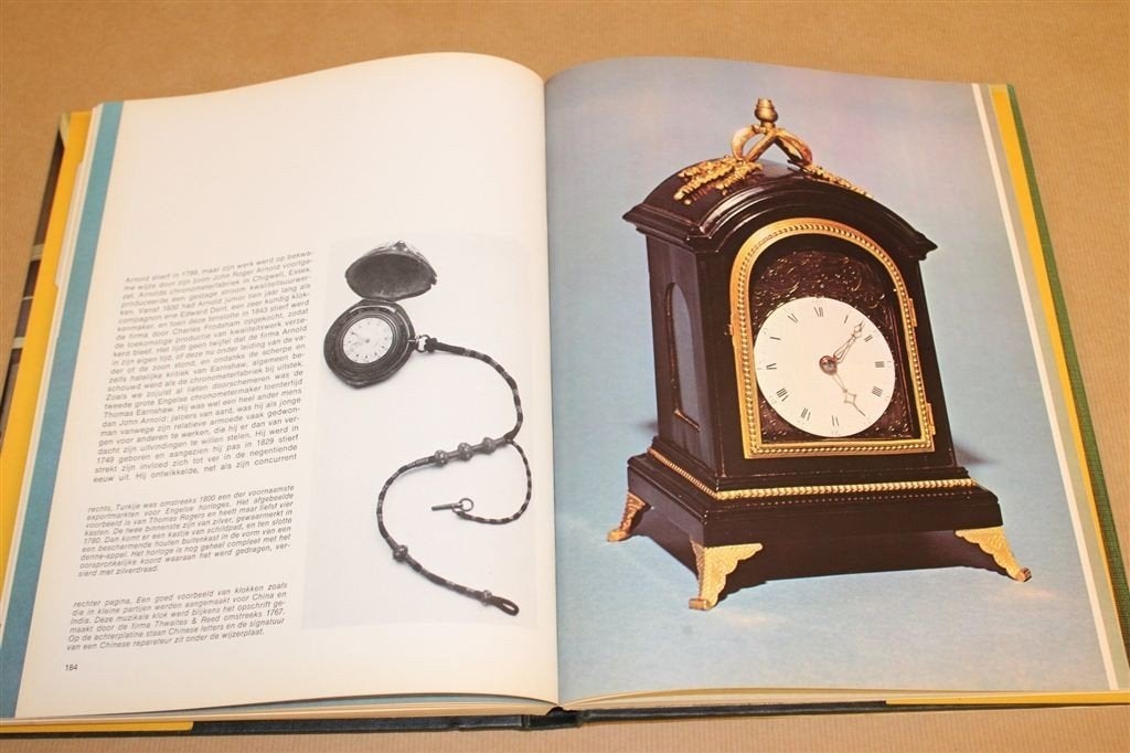 Antieke Klokken & Horloges — Complete Verzamelaarsgids, Ophalen of Verzenden, Gelezen