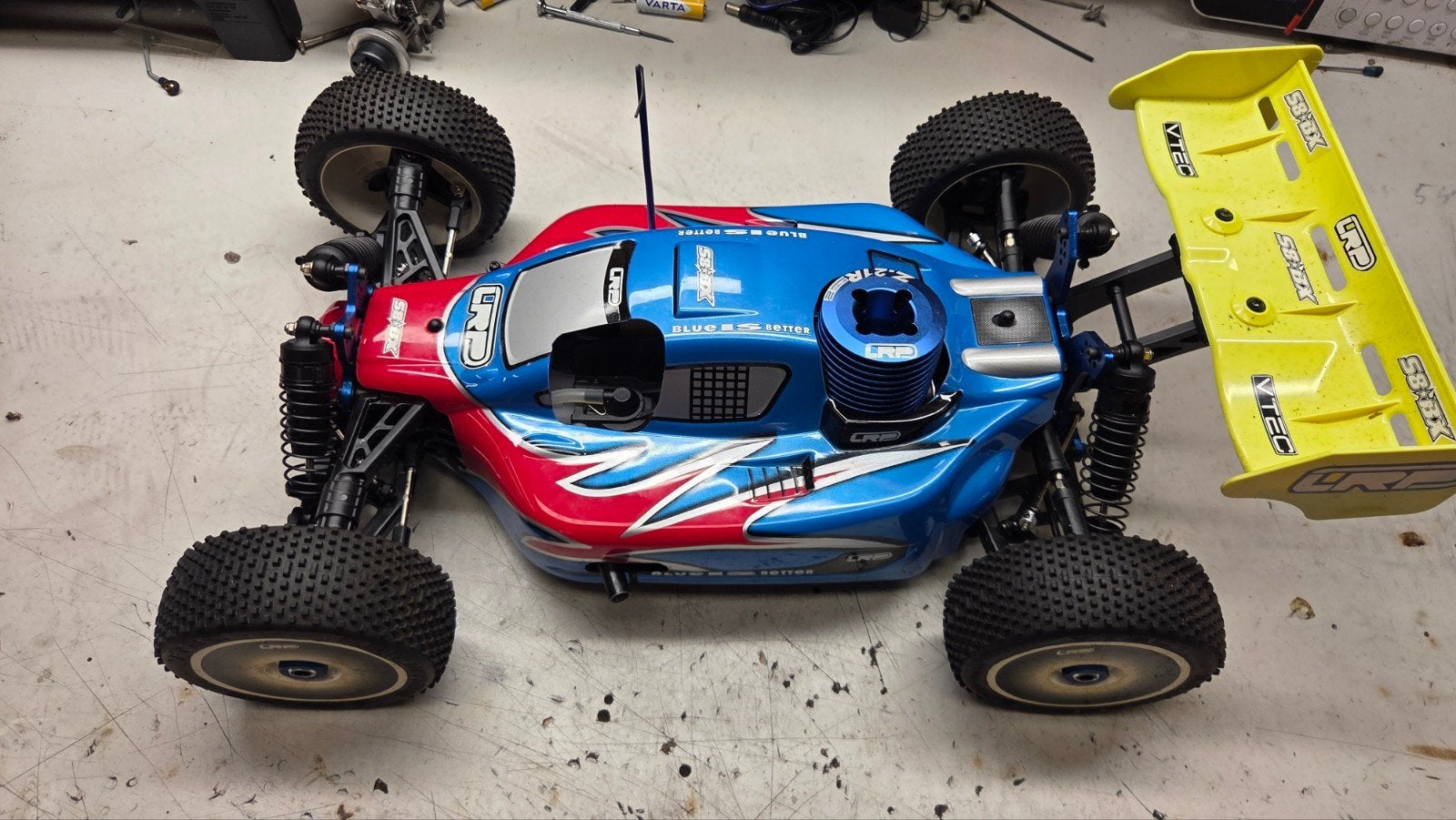 Te koop zogoed als nieuwe lrp, Gebruikt, Auto offroad, Ophalen of Verzenden, Schaal 1:8